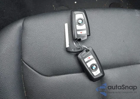 2016 BMW 320I xDrive z USA, uszkodzony, nr VIN WBA8E5G54GNT41656